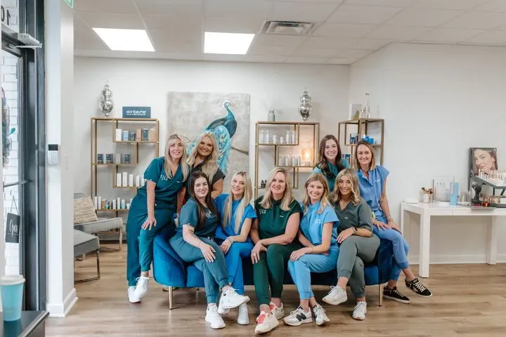 https://cdn.salonspotlight.com/photos/sMOoEciDiupyJDloHSuU/77ac35ff-51a4-477a-b3d2-1aada49004ae_720x720