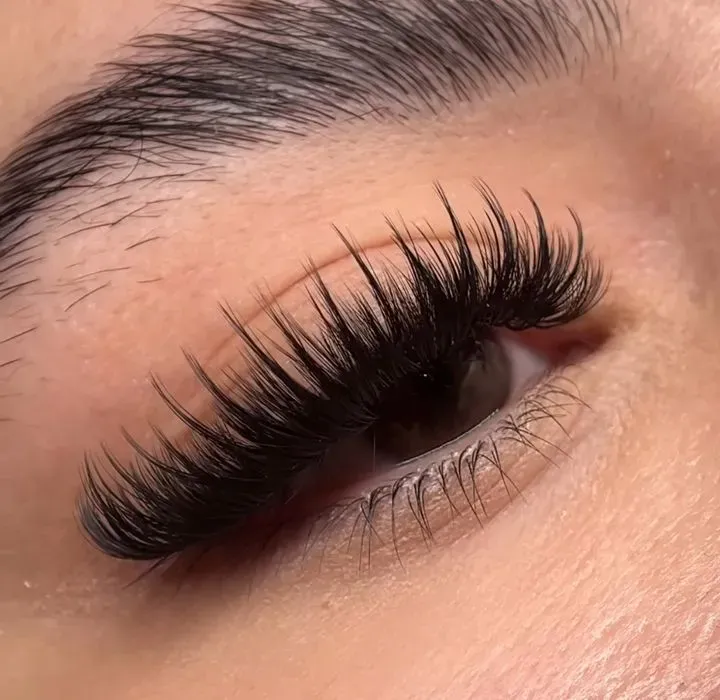 https://cdn.salonspotlight.com/photos/sNa5lwprknmLrLGzKZLd/291f012f-0167-4dff-a123-da105d0008cf_720x720