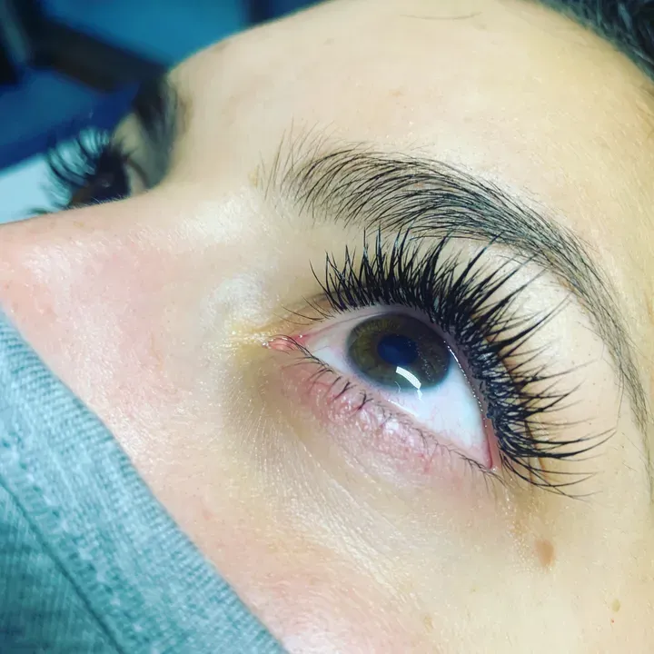 https://cdn.salonspotlight.com/photos/sNa5lwprknmLrLGzKZLd/538fae75-418f-4d07-bd4c-4fe14944d041_720x720