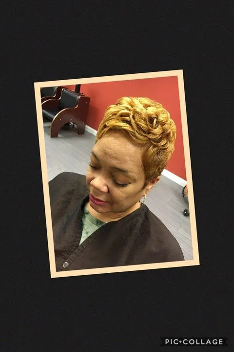 https://cdn.salonspotlight.com/photos/sOvR8cubcivFTqjNdtIk/a69d2f29-be07-48b0-aff9-4e9696a3c907_720x720