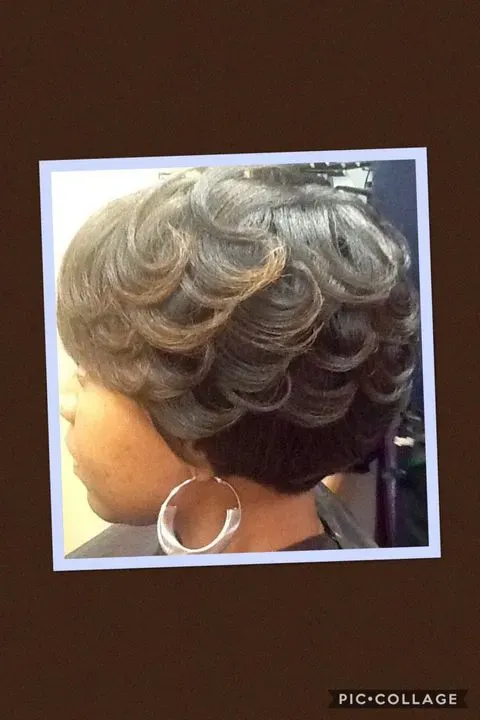 https://cdn.salonspotlight.com/photos/sOvR8cubcivFTqjNdtIk/ac079b44-6b4c-4867-99a7-af8d518e8d8a_720x720