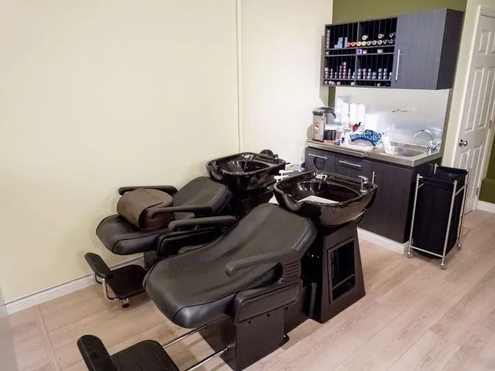 https://cdn.salonspotlight.com/photos/sQMPUEpJ0MD1ccVyTjHl/303c6d2c-ed4d-4867-bb39-1b69df55715f_720x720
