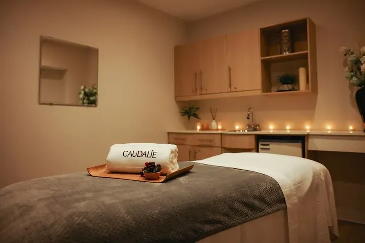 https://cdn.salonspotlight.com/photos/sTbbhin9SgRsETx56BUE/9b2730a3-1b36-477b-9028-b8a12e203736_720x720