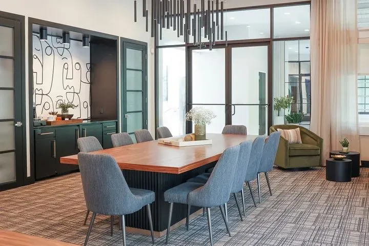 https://cdn.salonspotlight.com/photos/sTbbhin9SgRsETx56BUE/a0c40758-6cb2-4e2d-ba76-532fdf52981e_720x720