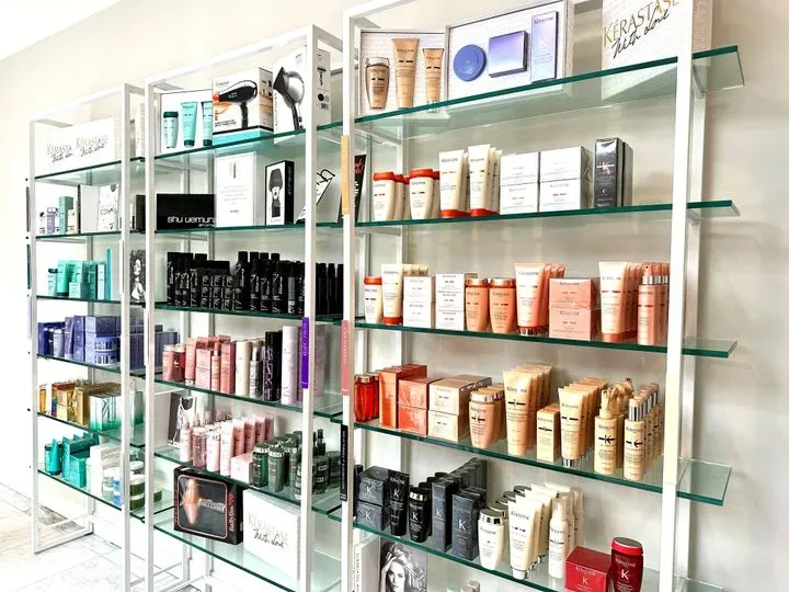 https://cdn.salonspotlight.com/photos/sTbbhin9SgRsETx56BUE/f633e009-3224-4ad7-9996-6d55406eddef_720x720