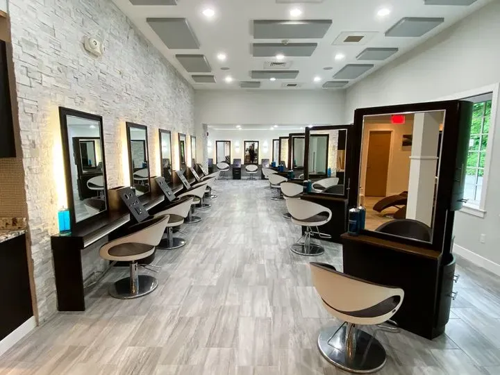 https://cdn.salonspotlight.com/photos/sTbbhin9SgRsETx56BUE/f992889e-6a9c-4ff0-a3e1-b6f8b71531cf_720x720