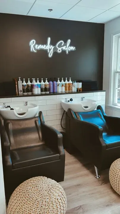 https://cdn.salonspotlight.com/photos/sTggL07Pz8BftDlCcjTJ/3af8e355-2753-430c-9816-d7cc19f4342f_720x720