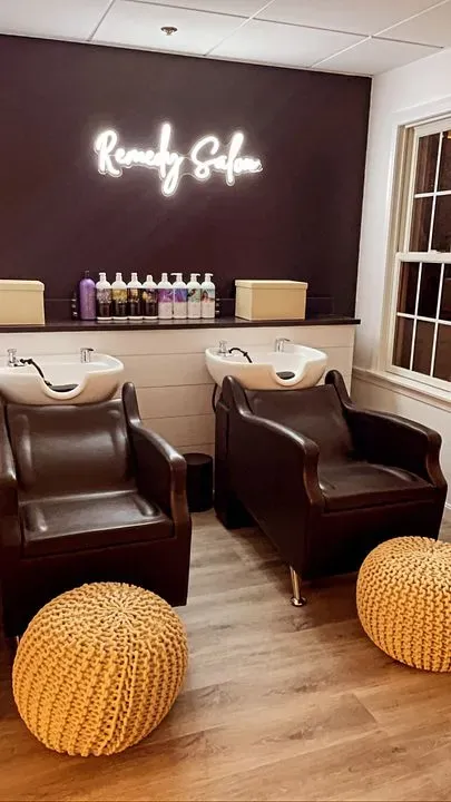 https://cdn.salonspotlight.com/photos/sTggL07Pz8BftDlCcjTJ/e3c761e1-5739-4733-ac93-bd4cb085e696_720x720