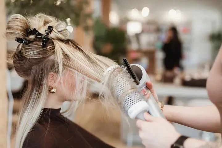 https://cdn.salonspotlight.com/photos/sUBdyJ1hBcrqWCKBobYl/9e143388-38e2-4853-8b85-47e048c0d459_720x720