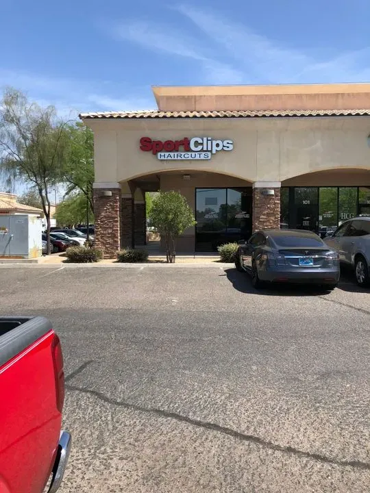 https://cdn.salonspotlight.com/photos/sW2HJH3wbkjOsolyBhLD/cc853ee9-60d9-405e-998b-7b8af0343782_720x720