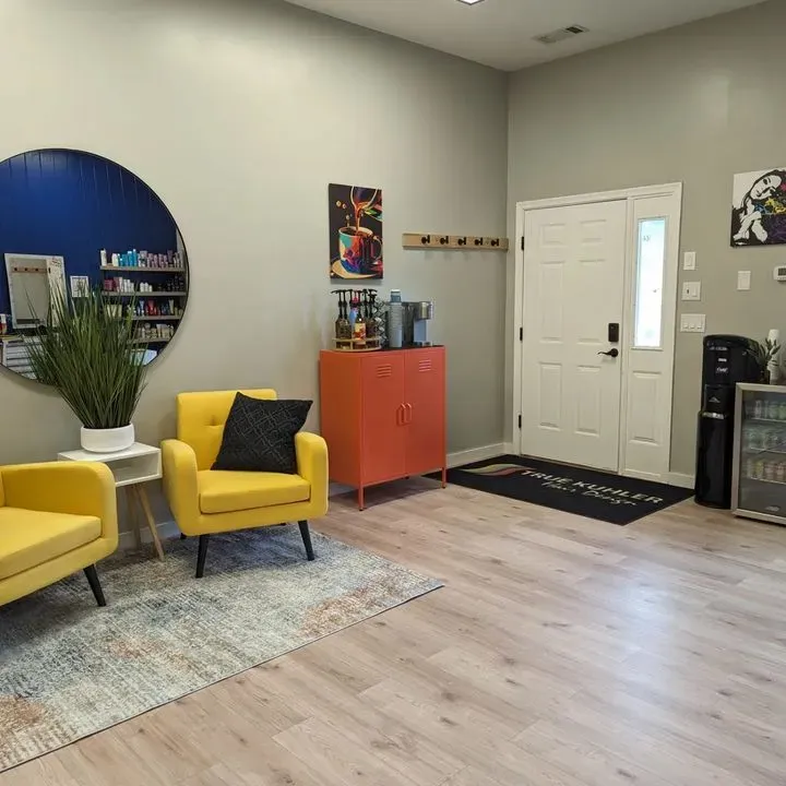 https://cdn.salonspotlight.com/photos/sdB9elqq43khNyL9f5RF/84768d24-dc7e-4112-8090-86baca5e2b1a_720x720