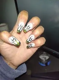 https://cdn.salonspotlight.com/photos/se0tX9PqKj1C5TSIfuxZ/97742228-7e06-43ae-8326-b57eab158646_720x720