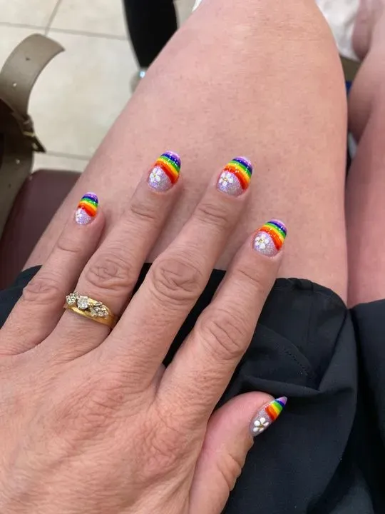https://cdn.salonspotlight.com/photos/se0tX9PqKj1C5TSIfuxZ/b578986a-3507-49b9-98bf-66e83b3a761b_720x720