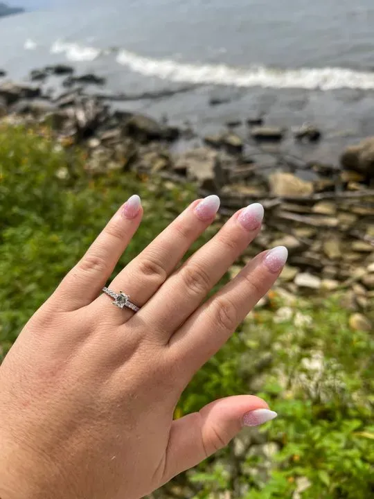 https://cdn.salonspotlight.com/photos/se0tX9PqKj1C5TSIfuxZ/d889ef57-22b2-4652-98d5-c4b03a672a22_720x720