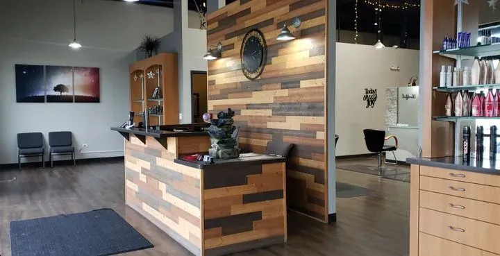 https://cdn.salonspotlight.com/photos/seGFlQLvewTXJL2RyAfZ/7a882872-a135-4be8-9192-cdcc1017b2ad_720x720