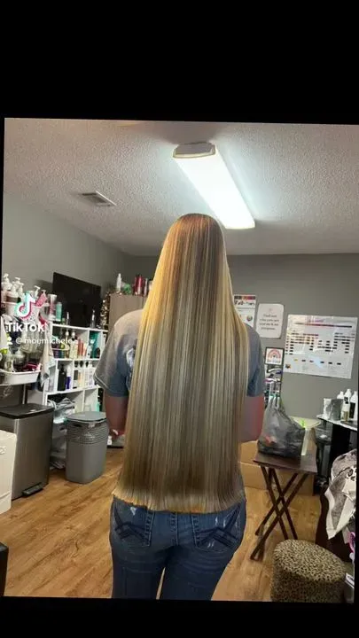 https://cdn.salonspotlight.com/photos/seXYjobnjp7c7XmJaYjK/948d6111-d0b3-4e2c-92da-0bfd638e05f4_720x720