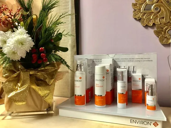 https://cdn.salonspotlight.com/photos/seeSMsJNSxhbI98lE4Bk/28dd1108-d109-4258-aec3-bc8fd547bfc9_720x720