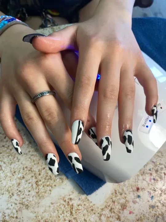 https://cdn.salonspotlight.com/photos/sekiFJuiCGftWCS90VVP/22bdf467-c13b-4338-9e99-5eb0a75e084b_720x720