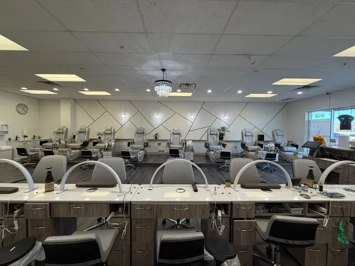 https://cdn.salonspotlight.com/photos/sekiFJuiCGftWCS90VVP/31774560-4a3f-4404-95aa-6b01343a7b16_720x720