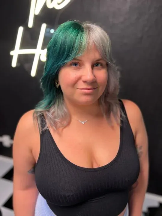 https://cdn.salonspotlight.com/photos/siyTZyZekJaOWZmL1BAw/cc14bf6a-4d43-4c72-96c2-af140264ab70_720x720