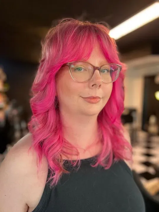 https://cdn.salonspotlight.com/photos/siyTZyZekJaOWZmL1BAw/deab4a1e-0009-4ebb-a37f-cfdc7235ef05_720x720