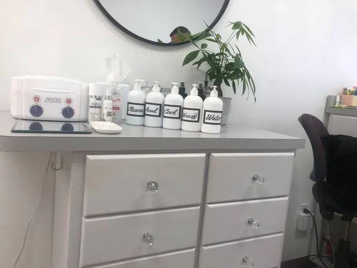 https://cdn.salonspotlight.com/photos/sjZoesEZR2RaVxGEnnmN/01141a22-f2de-412a-ac39-d25e39fbeba6_720x720