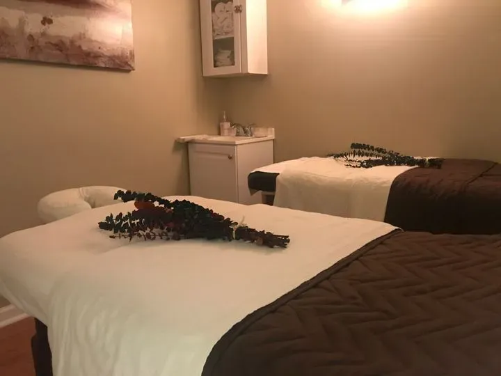 https://cdn.salonspotlight.com/photos/sjh5FwBvRQMXylz4oGHz/d2e4d3fc-4336-4eac-a32b-86bef1656d91_720x720