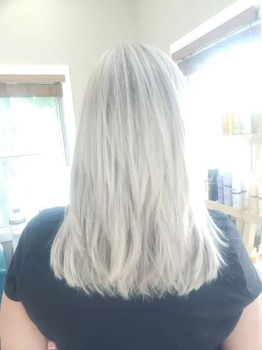 https://cdn.salonspotlight.com/photos/sk5uYWWX2UxkBOH9WEz9/c0312284-ea0c-42fd-a170-0daaa3f0577e_720x720