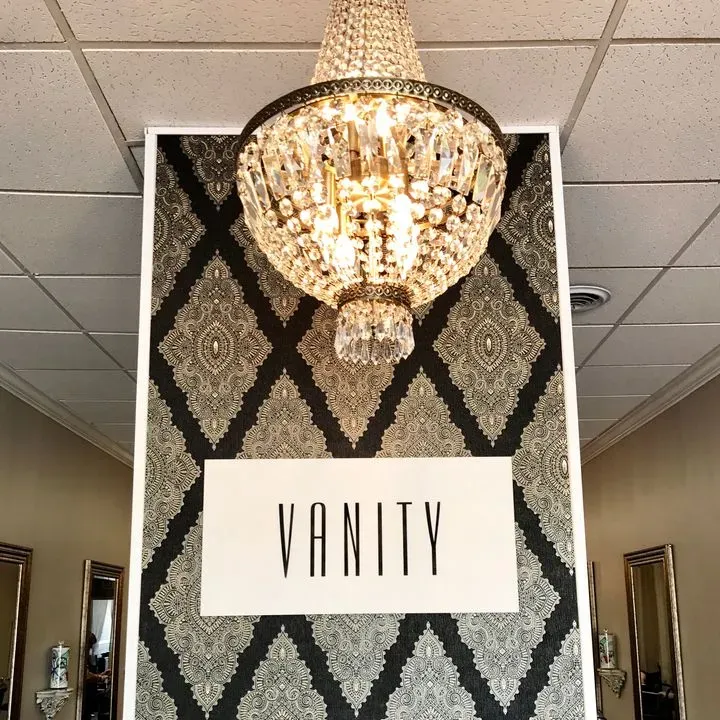 https://cdn.salonspotlight.com/photos/slW2pgNQAspfOYC735YF/095bda23-ab4e-4aaa-8387-3ca2679a5446_720x720