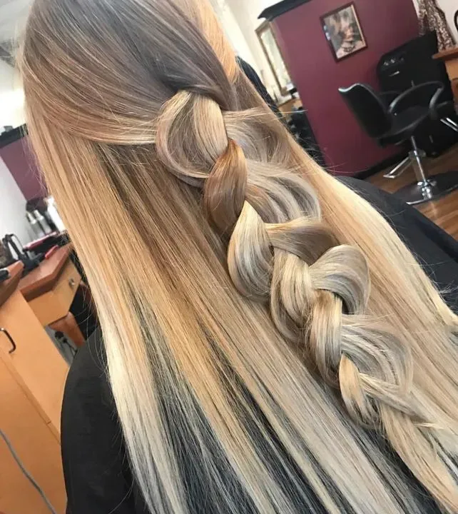 https://cdn.salonspotlight.com/photos/slW2pgNQAspfOYC735YF/d444479b-0f6b-4177-aa87-43260925e7c7_720x720