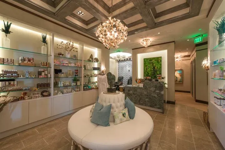 https://cdn.salonspotlight.com/photos/sm0ryRf6LSSBgokt7NOh/792fd24d-2326-4125-9c97-98984e80c5fb_720x720