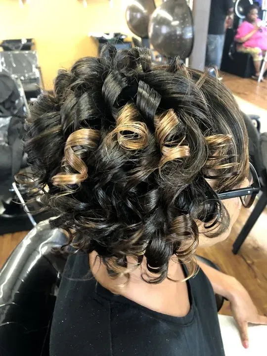 https://cdn.salonspotlight.com/photos/spUPwACXvh4oT5snk5QM/5ee7eb62-edc0-4025-82fb-1ade93e10bed_720x720