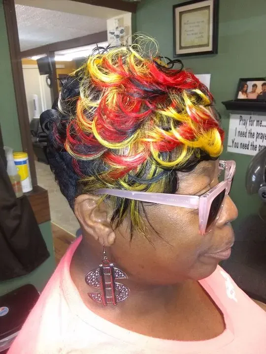 https://cdn.salonspotlight.com/photos/spUPwACXvh4oT5snk5QM/84624725-0e50-4da2-b5db-1828d97a2dc9_720x720