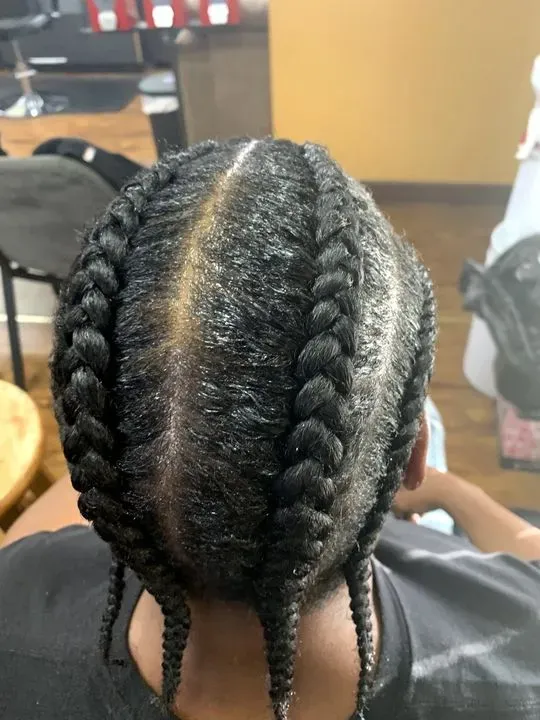 https://cdn.salonspotlight.com/photos/spUPwACXvh4oT5snk5QM/d733b1c5-b4ec-46d5-98ad-251d6b23cc2e_720x720
