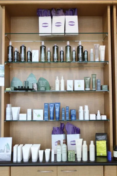 https://cdn.salonspotlight.com/photos/spbFNS2F2yrbwGiakiov/52c7cf24-a6aa-46e2-81b3-bec251d43e81_720x720