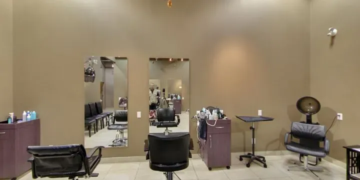 https://cdn.salonspotlight.com/photos/spbFNS2F2yrbwGiakiov/c3da8274-4bdd-430a-8b84-82483d196ce2_720x720