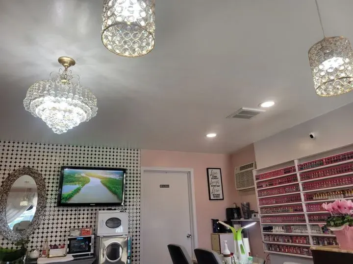 https://cdn.salonspotlight.com/photos/sqDb4628RzhtwqgdTsMN/8208c90a-7d36-49df-943d-0c6aa79f52c3_720x720