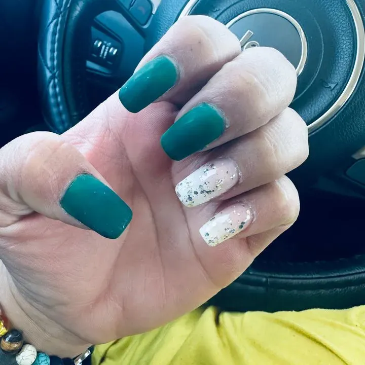 https://cdn.salonspotlight.com/photos/sqbA6Ka5Iw86mgej2ltW/43b3bbf6-8bff-4e5a-8f24-a6071610a965_720x720