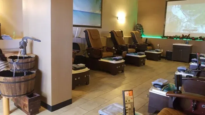 https://cdn.salonspotlight.com/photos/sqbA6Ka5Iw86mgej2ltW/70ec2145-cb92-4075-aa70-a5ce34dec3a5_720x720