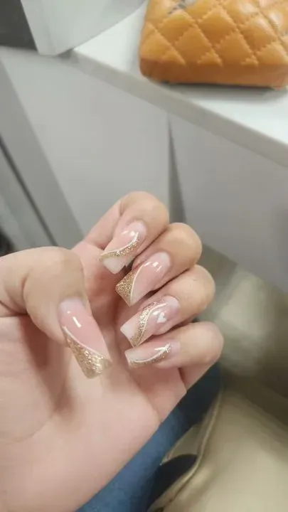 https://cdn.salonspotlight.com/photos/sqbA6Ka5Iw86mgej2ltW/980e4b1f-6414-40d1-b155-5c03e87125a8_720x720