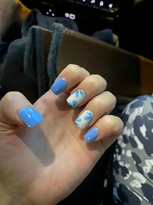 https://cdn.salonspotlight.com/photos/sqbA6Ka5Iw86mgej2ltW/e37a157c-e79b-4dba-b8d2-53441f6d569b_720x720