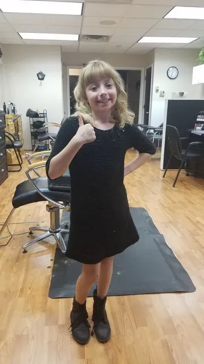 https://cdn.salonspotlight.com/photos/sqdRi7tJPrrA7f4RLAl7/694bb0bd-6de9-4927-a9da-feffe0ec3c57_720x720