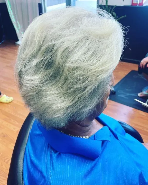 https://cdn.salonspotlight.com/photos/srq7bLNwst8WLTPHB6Zh/f00ded5c-83d9-46d9-bd91-7761ebfb6905_720x720
