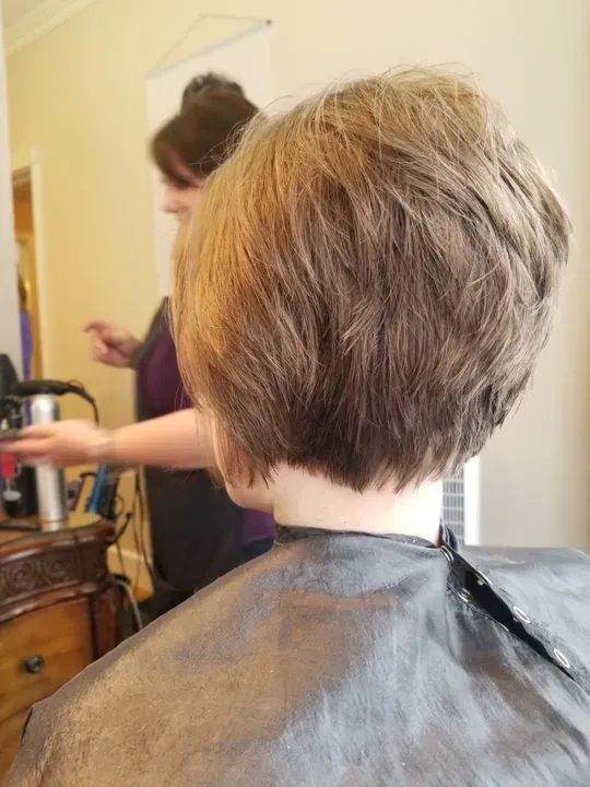 https://cdn.salonspotlight.com/photos/ssKfDAvNszJFmikKBIPW/796d582e-4b5e-45c3-b0f2-0368b66c646b_720x720
