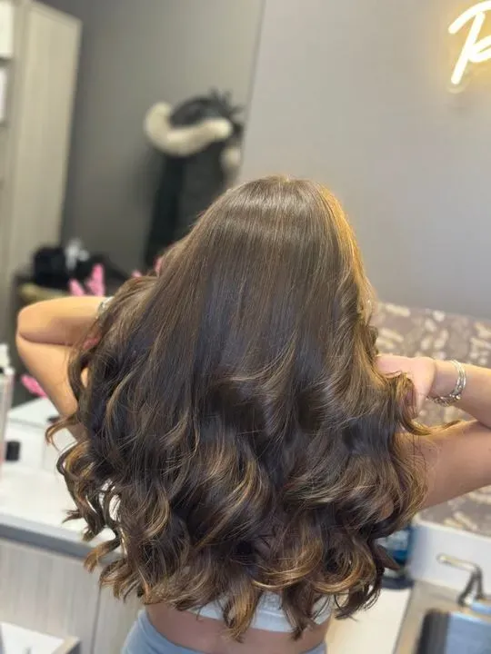 https://cdn.salonspotlight.com/photos/ssW6GtsstGrKcnUJ09T5/0d9d5607-d93d-4125-a058-48470562bc52_720x720