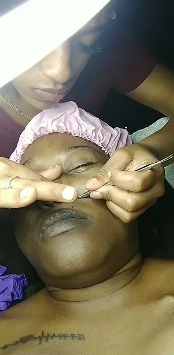 https://cdn.salonspotlight.com/photos/st64EDb49WVJhdZ9O2Dp/ac62a3af-6017-475c-b932-717647ef51d0_720x720