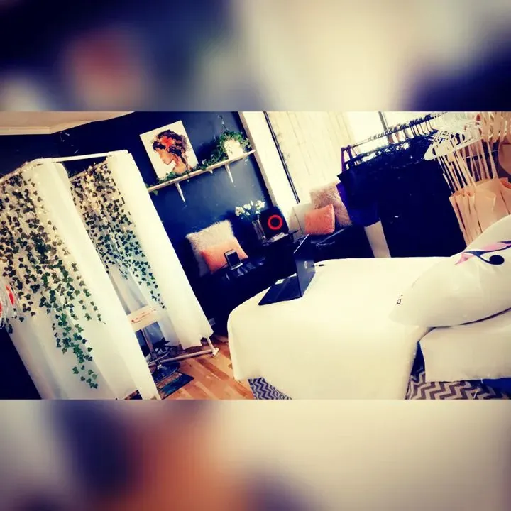 https://cdn.salonspotlight.com/photos/st64EDb49WVJhdZ9O2Dp/cbbdb39c-9f0a-4198-9f48-20bf24ed5777_720x720