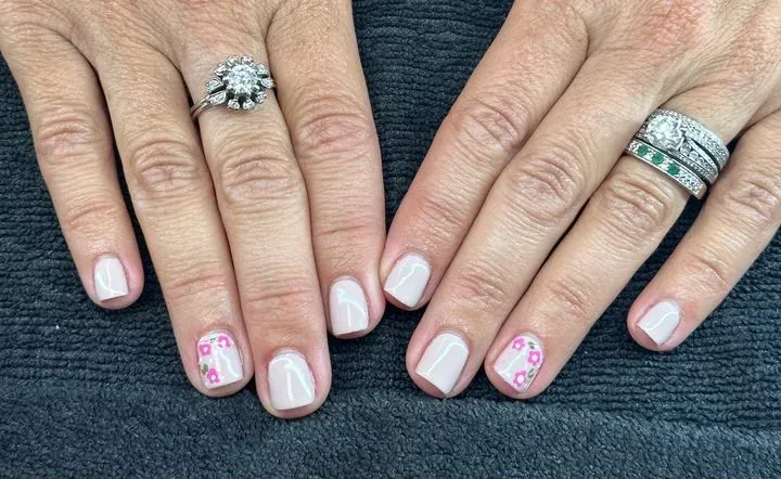 https://cdn.salonspotlight.com/photos/stohQkvOafwTeAhHdc0n/8f1b0fa0-6552-4940-8034-856ec58b7016_720x720