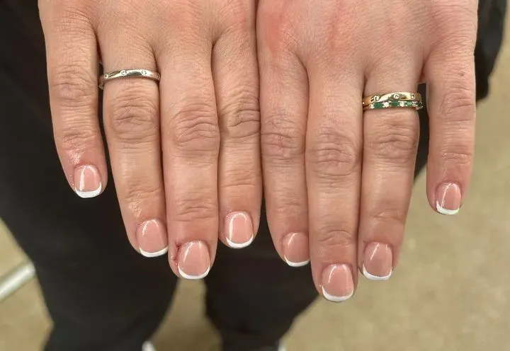 https://cdn.salonspotlight.com/photos/stohQkvOafwTeAhHdc0n/d6845dbe-39f0-424e-9146-1a94a4558f75_720x720