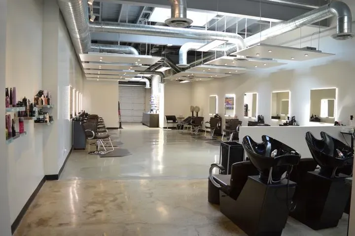 https://cdn.salonspotlight.com/photos/stw6DNpVe07pEJ8hK14h/8a6e1d4f-2a6e-4a11-9362-7a95d56672b6_720x720